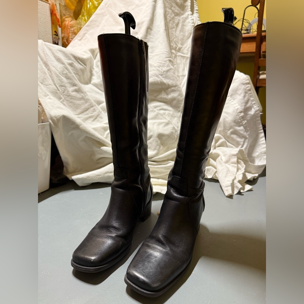 La Canadienne tall boots